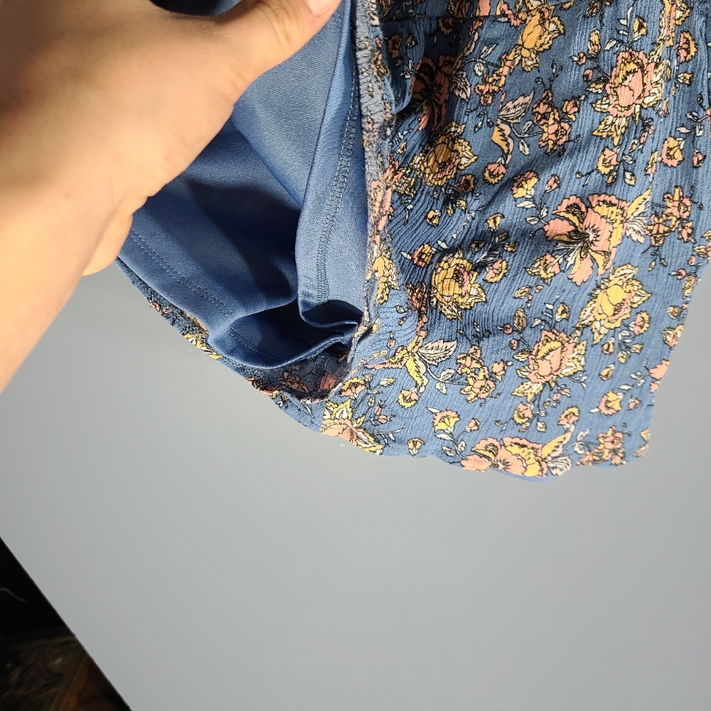 Mikey and Joey floral blouse - Picture 3 of 6